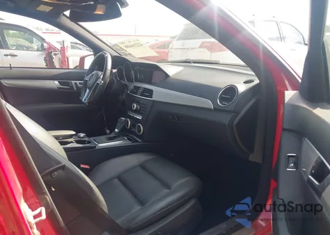 2013 Mercedes-Benz C 250 Luxury/Sport из США, поврежденный, VIN WDDGF4HB2DR262877